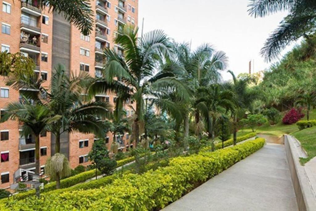 Cómodo Apartamento Cerca Al Poblado * Medellín